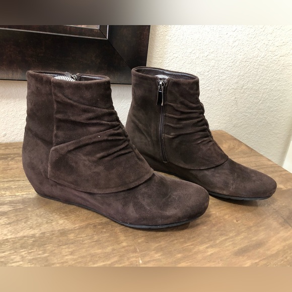 Pos Ole Rouge Italian Womens Ankle Booties Zip Up Brown Suede EU Sz 38 / US Sz 8 - Picture 1 of 8